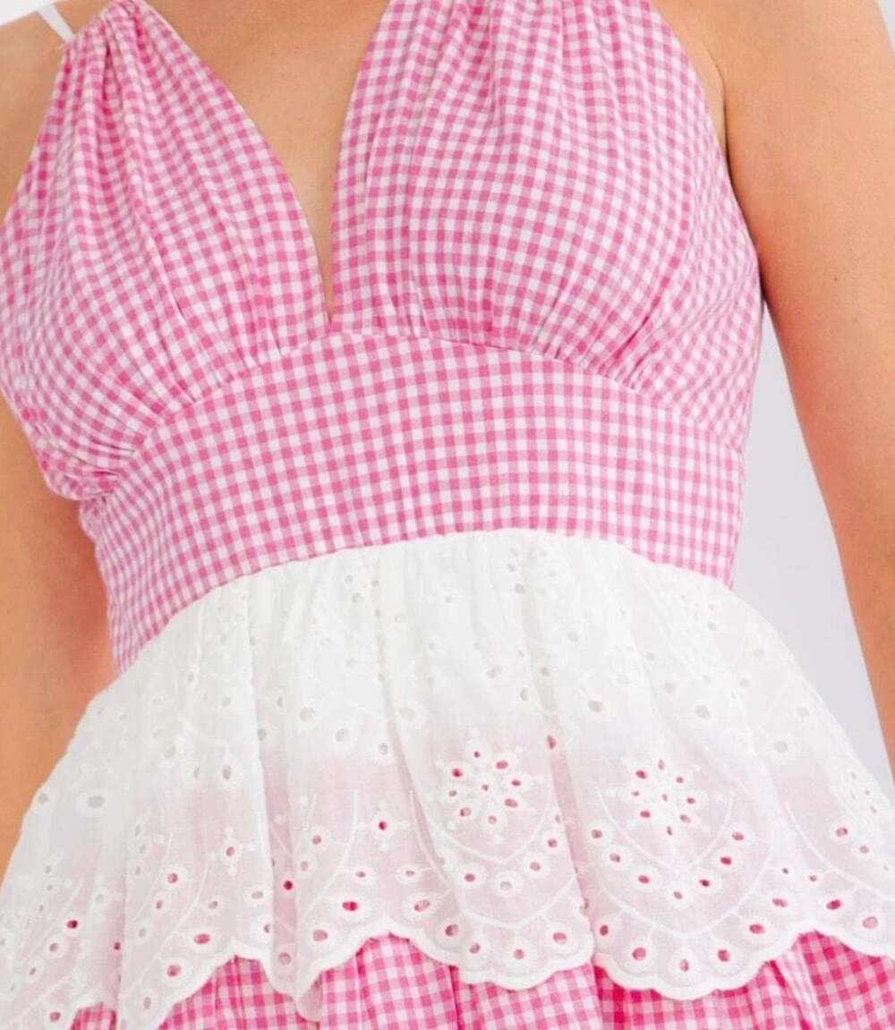 Dresses - Picture 2 of 4